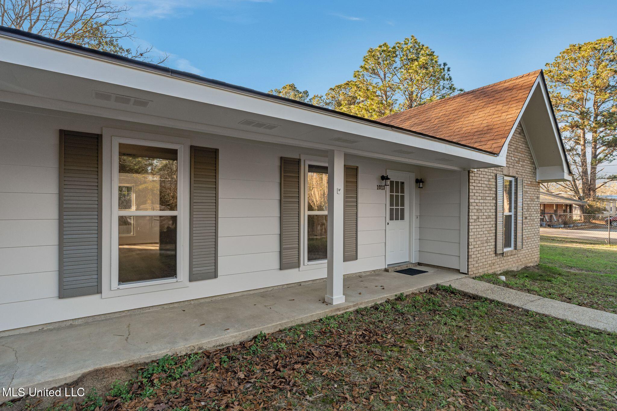 1013 Parker Road Hattiesburg, MS 39402 - Photo 5 of 32 1013_Parker_Rd-5