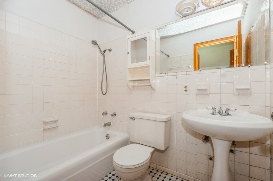 10357 Dearlove Road, Unit 1F Glenview, IL 60025 - Photo 15 of 15 a bathroom with a sink toilet and shower