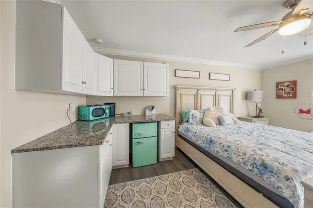 $640,000 | 19369 Nearpoint Drive, Venice, FL 34292