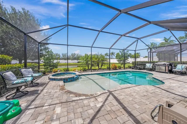 $640,000 | 19369 Nearpoint Drive, Venice, FL 34292