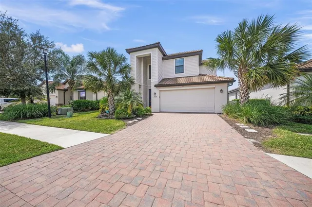 $640,000 | 19369 Nearpoint Drive, Venice, FL 34292