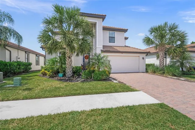 $640,000 | 19369 Nearpoint Drive, Venice, FL 34292
