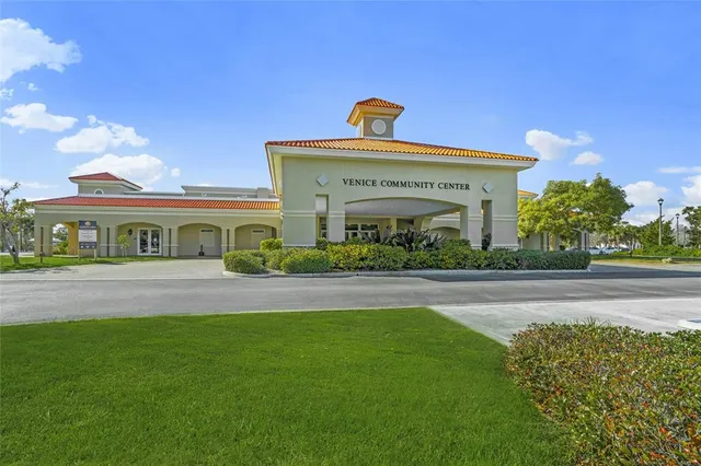 $640,000 | 19369 Nearpoint Drive, Venice, FL 34292