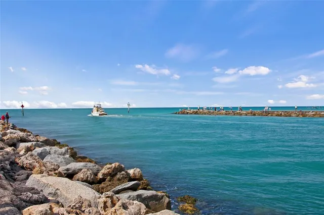 $640,000 | 19369 Nearpoint Drive, Venice, FL 34292