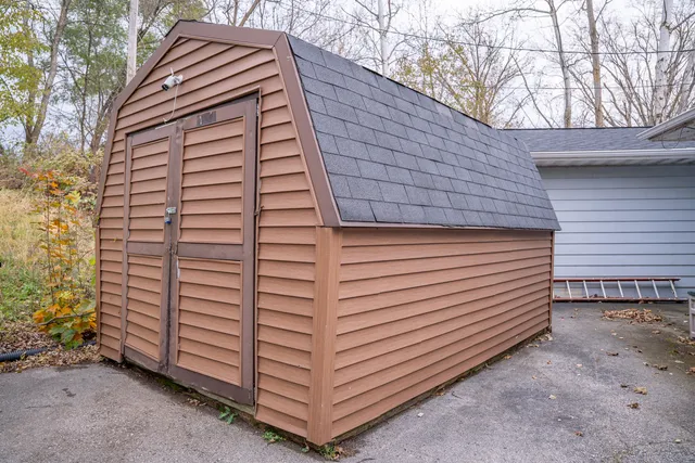 $650,000 | 123 Pond Road, Neosho, WI 53059