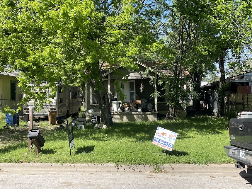3208 East 16th Street Austin, TX 78721 - Photo 2 of 5 View of front of home with a porch and a front lawn