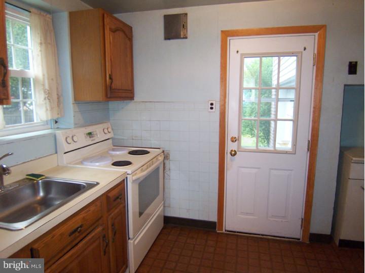 433 Hawarden Road Springfield, PA 19064 - Photo 5 of 13 Kitchen