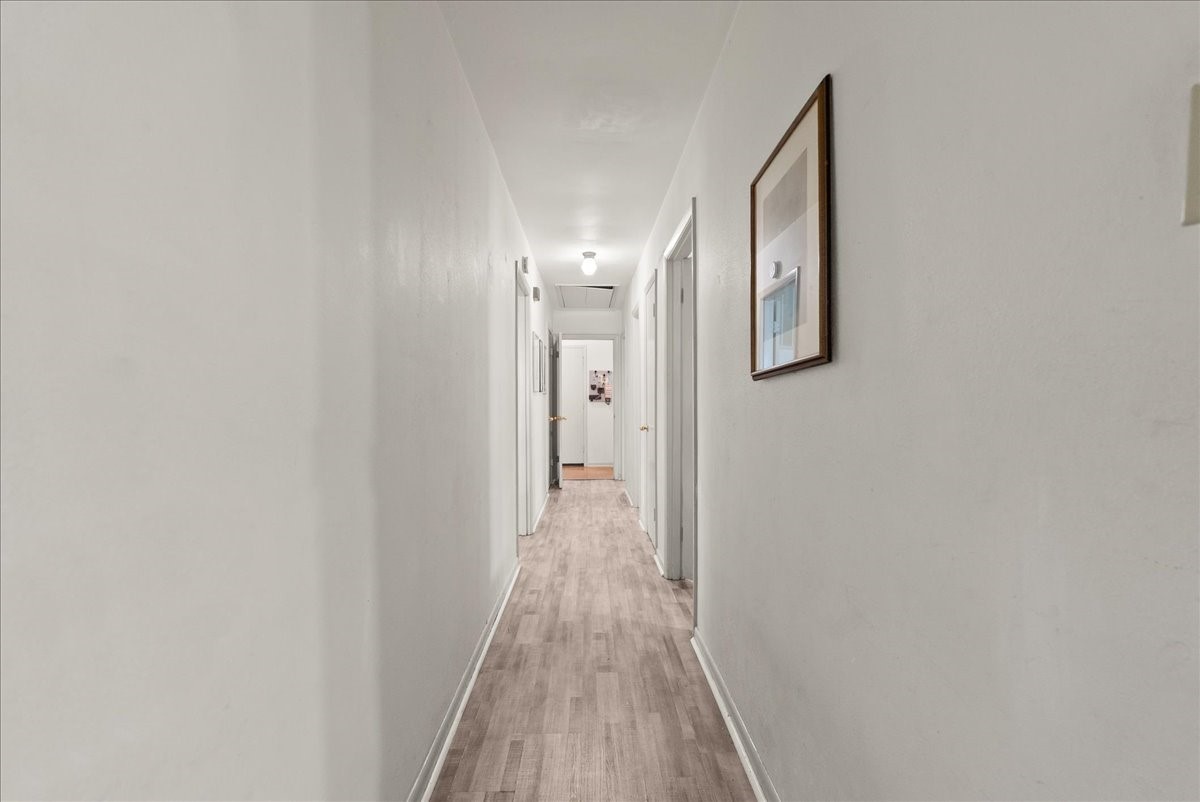 11518 Mullins Drive Houston, TX 77035 - Photo 10 of 31 Hallway