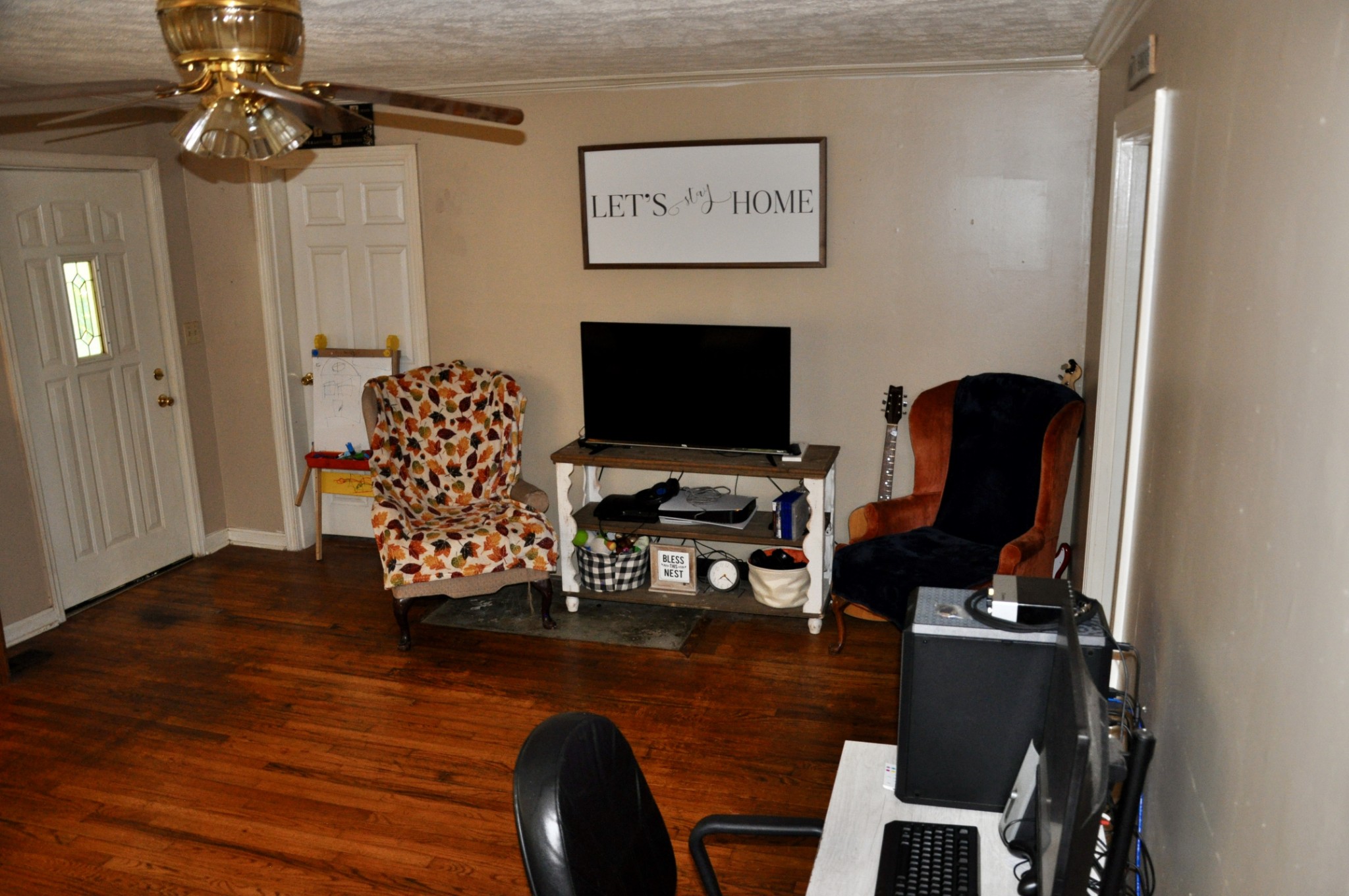 4168 Roy Cole Road Springfield, TN 37172 - Photo 6 of 31 a view of a workspace with furniture and wooden floor