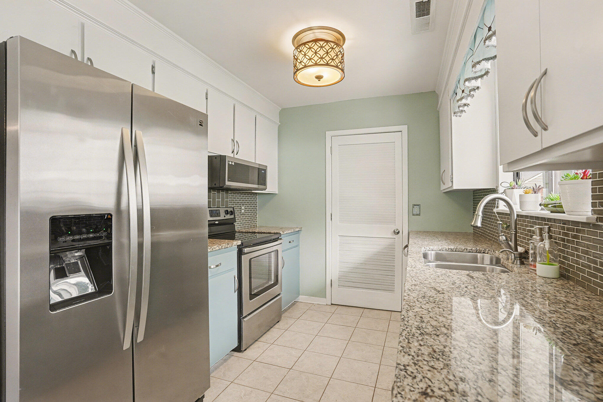 1131 Daffodil Lane Mount Pleasant, SC 29464 - Photo 12 of 36 012_dsc07691_563