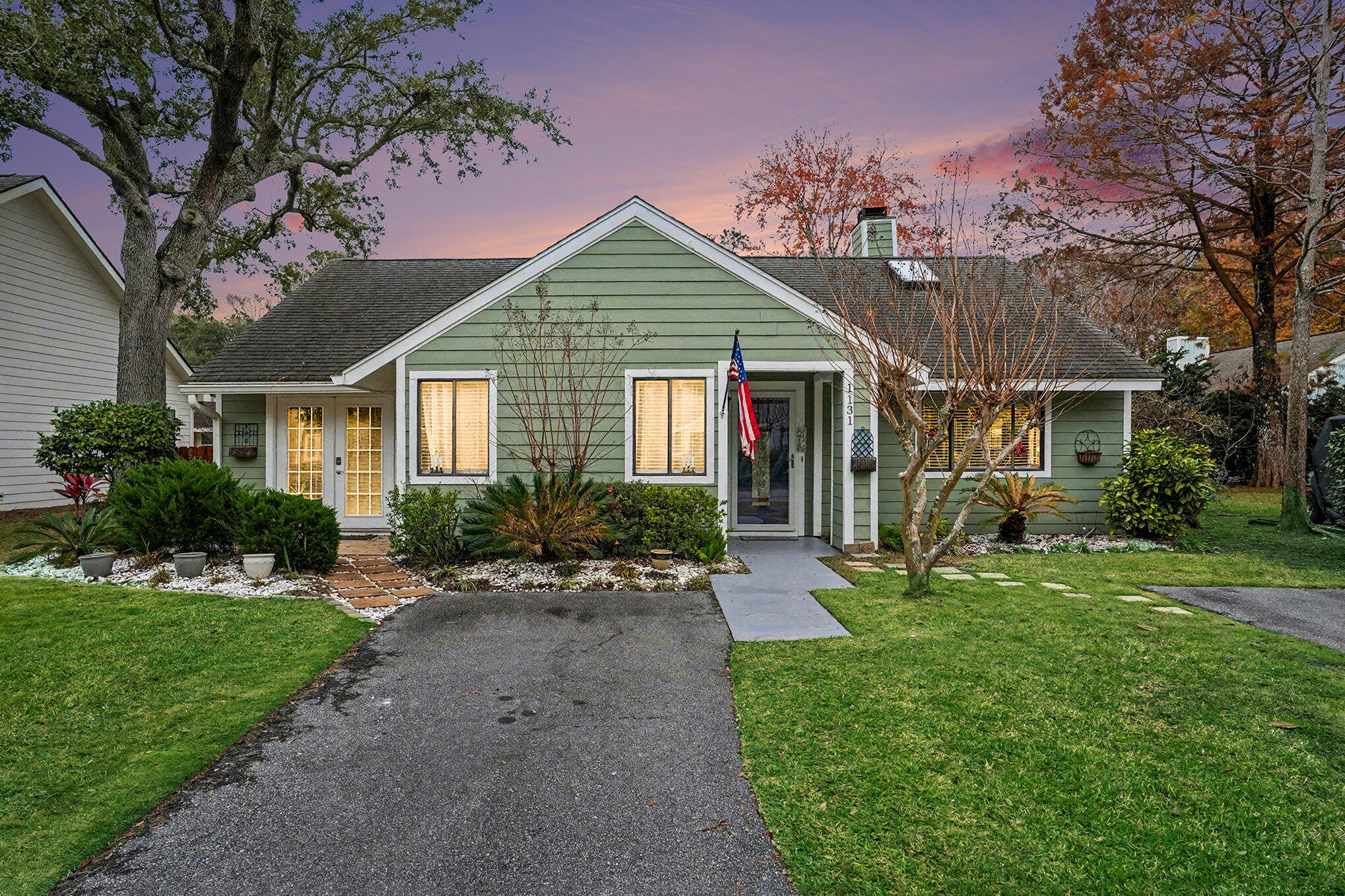 1131 Daffodil Lane Mount Pleasant, SC 29464 - Photo 2 of 36 001_dsc07758t_511