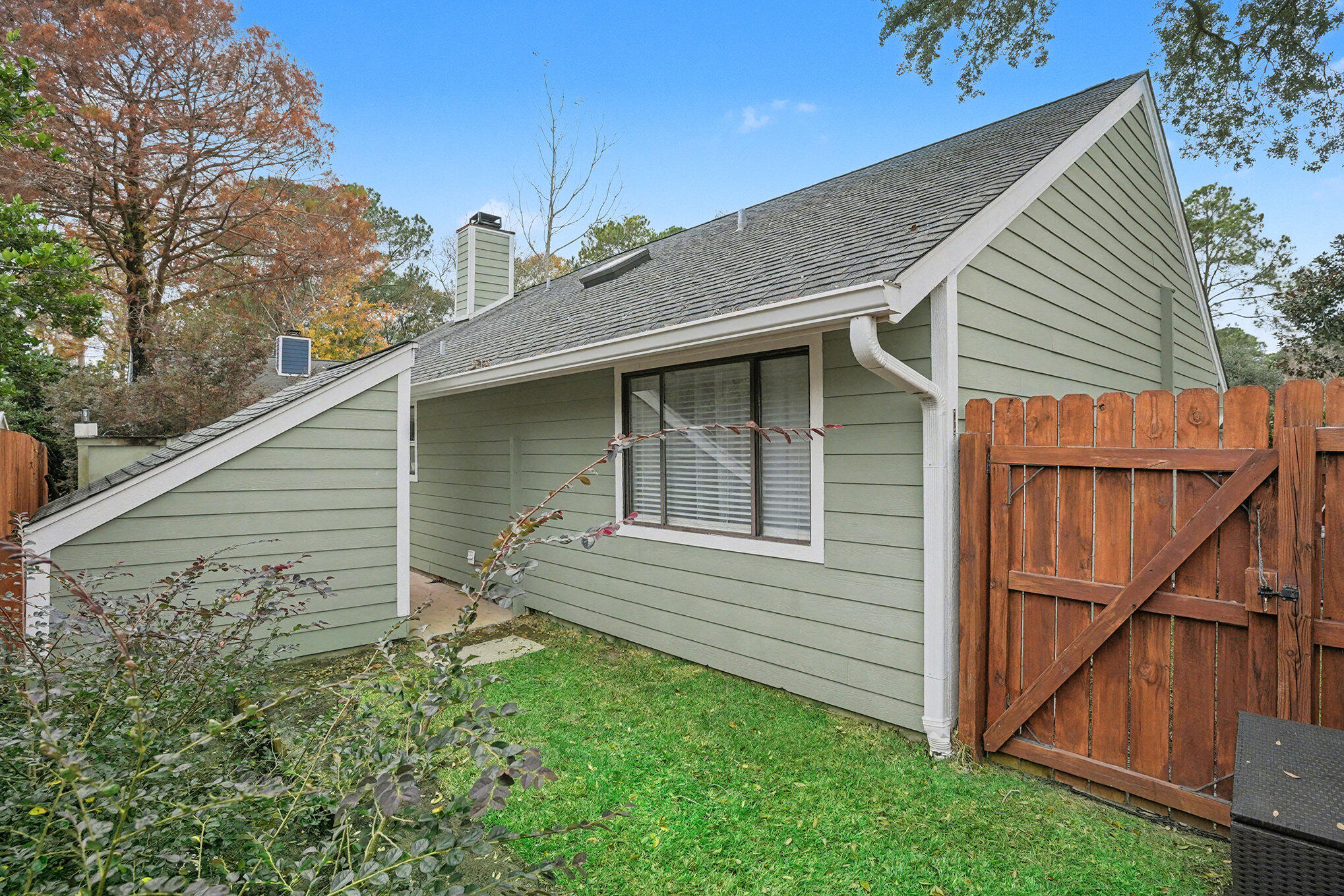 1131 Daffodil Lane Mount Pleasant, SC 29464 - Photo 29 of 36 029_dsc07756_137