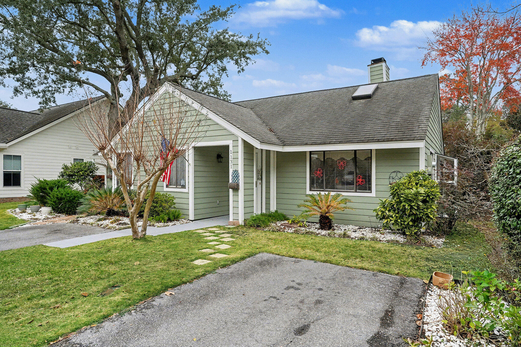 1131 Daffodil Lane Mount Pleasant, SC 29464 - Photo 4 of 36 004_dsc07759_488