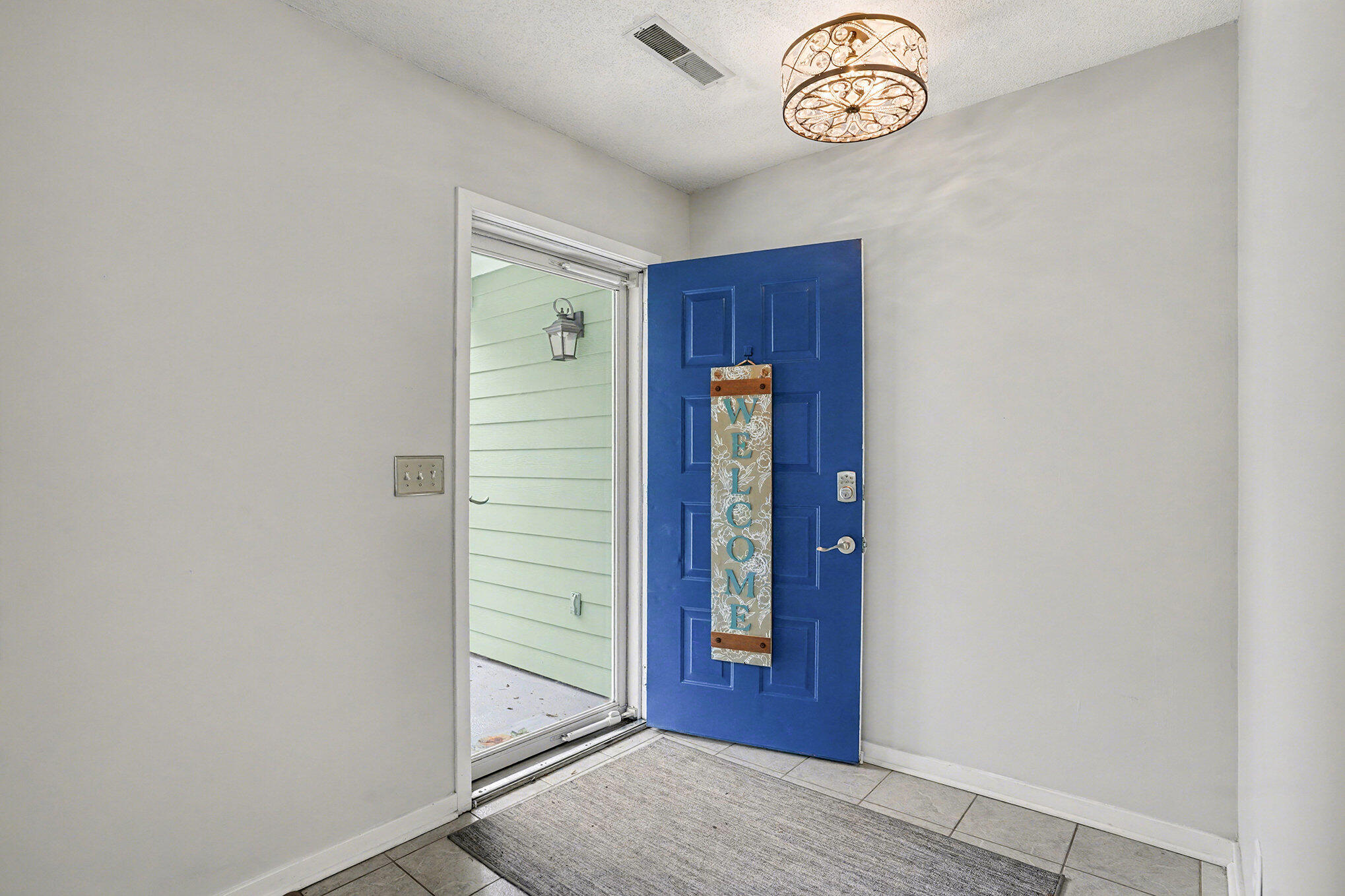 1131 Daffodil Lane Mount Pleasant, SC 29464 - Photo 5 of 36 005_dsc07656_125