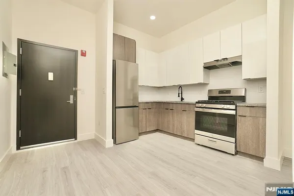 $2,200 | 536-540 Central Avenue, Unit 401, Newark, NJ 07107