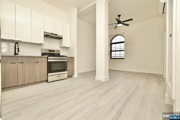 $2,200 | 536-540 Central Avenue, Unit 401, Newark, NJ 07107