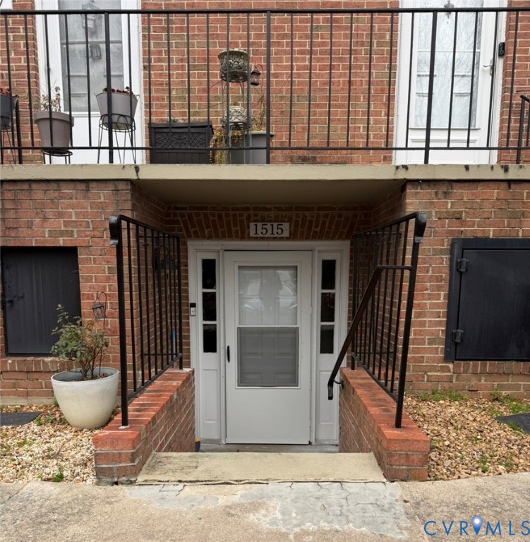 1515 Presidential Drive Henrico, VA 23228 - Photo 2 of 21 a front view of a house with garden