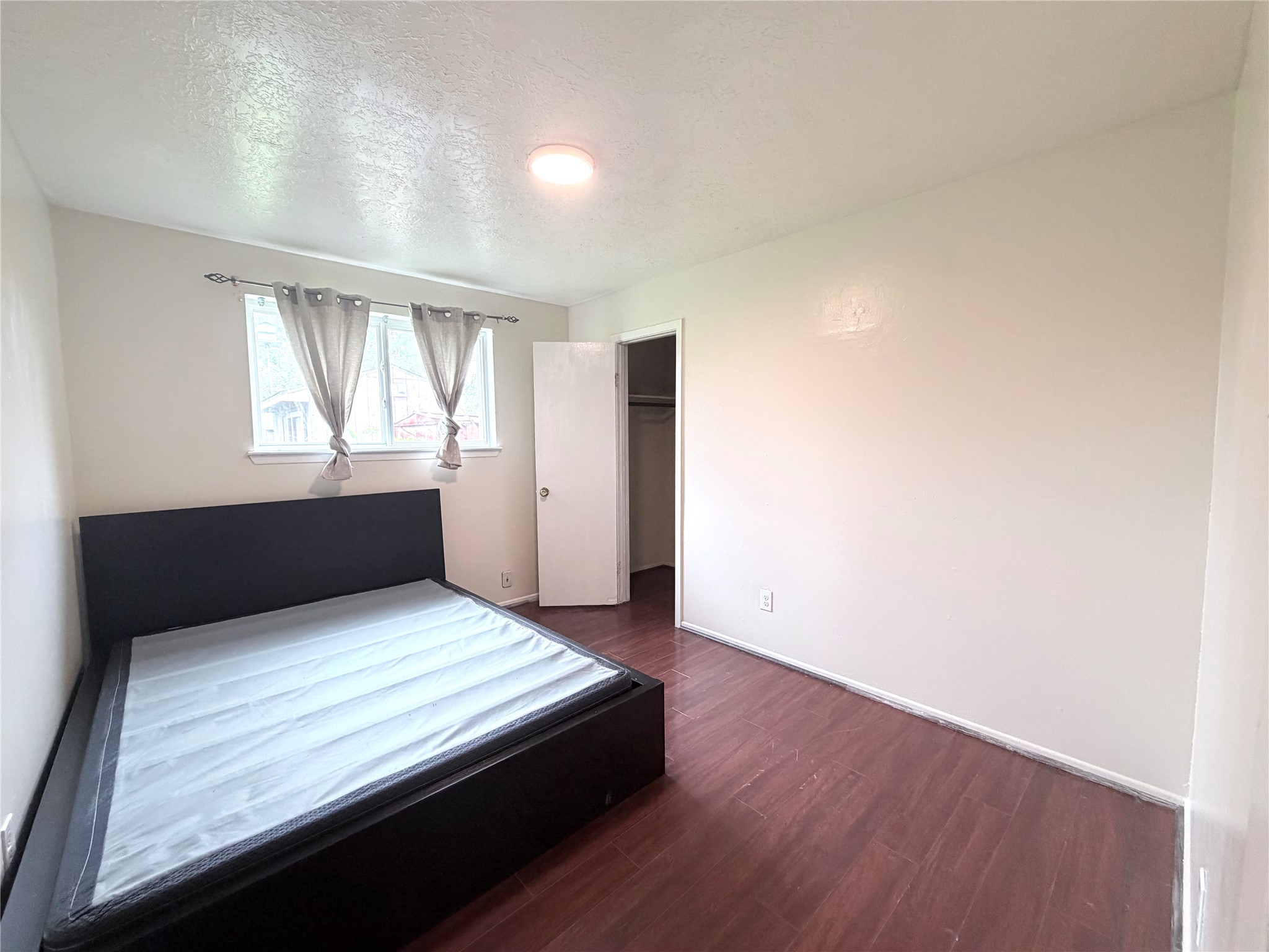 7303 Shiner Lane Houston, TX 77072 - Photo 18 of 22 Secondary bedroom
