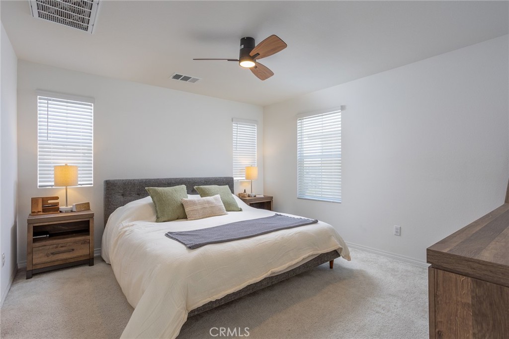 2467 Gunner Ridge Way Rialto, CA 92377 - Photo 9 of 38