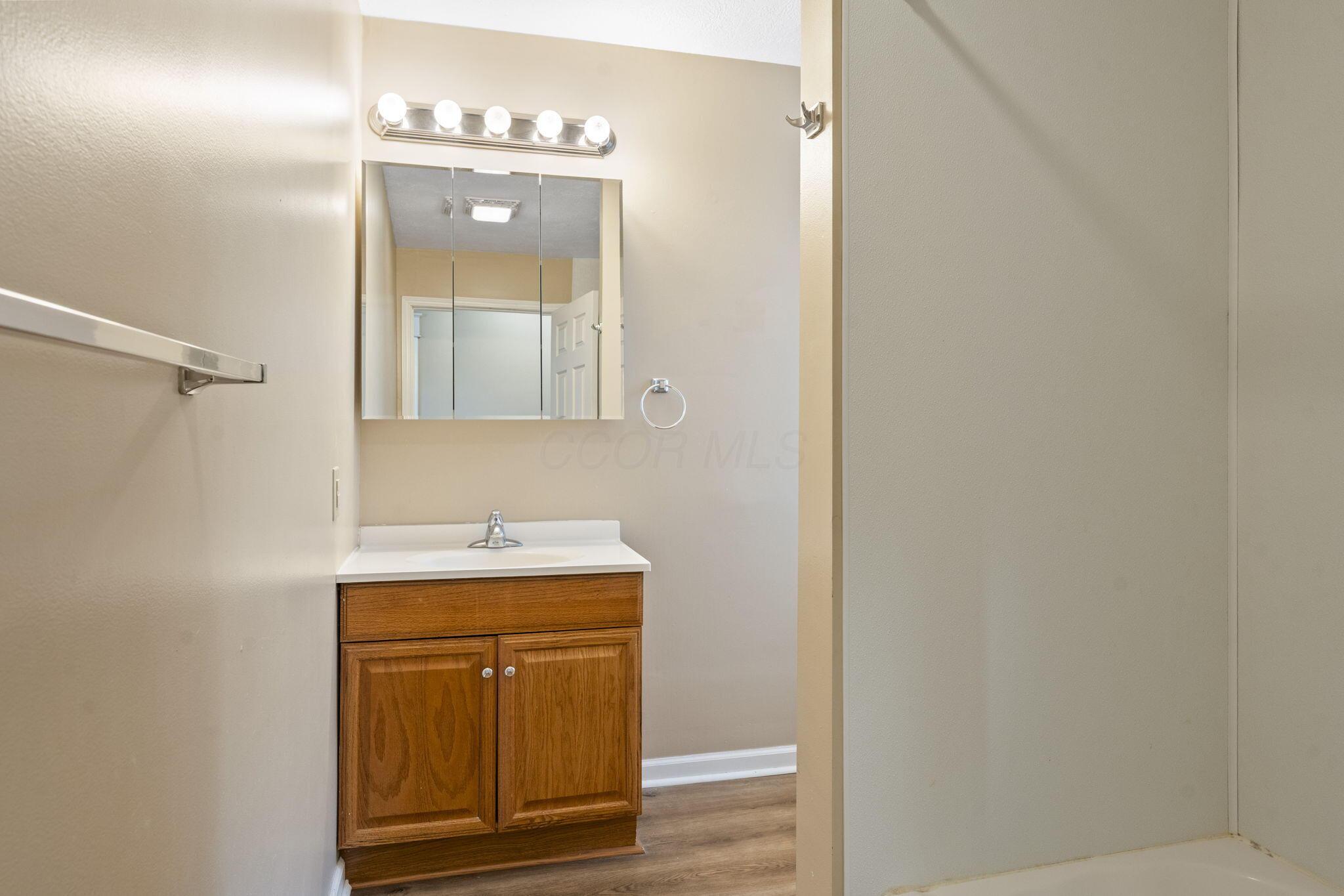 1414 Cedar Hill Road Lancaster, OH 43130 - Photo 16 of 36 Entry Level Full Bathroom