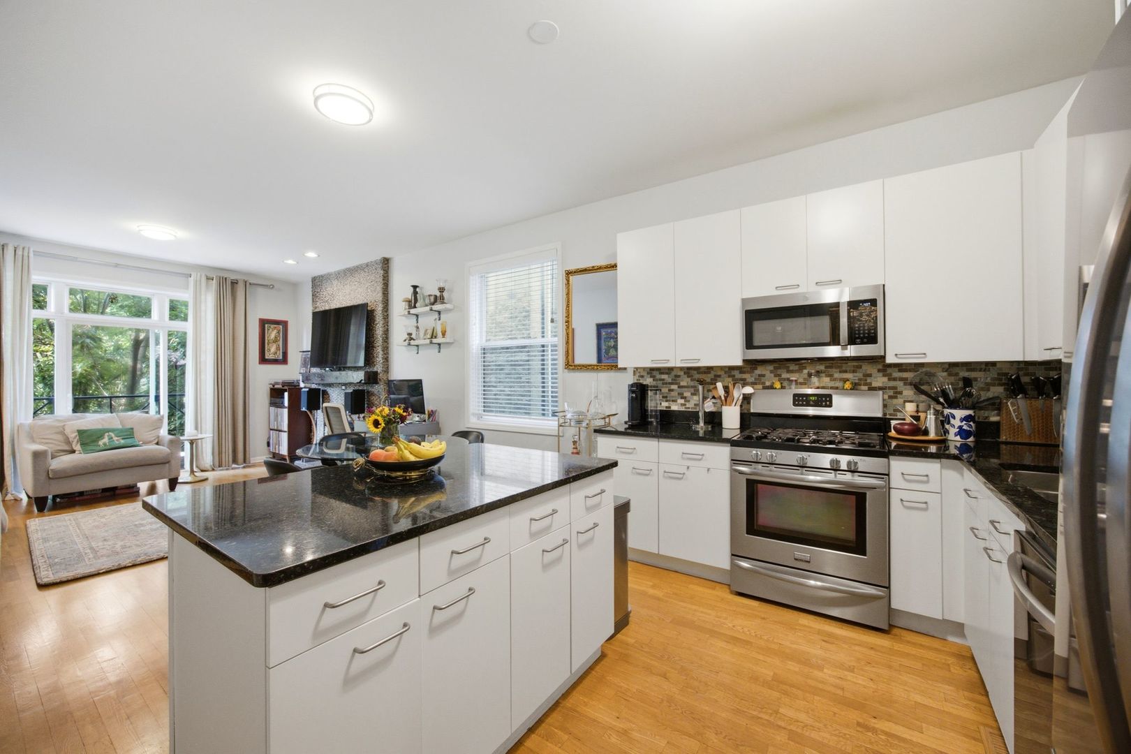 2127 West Rice Street, Unit 2E Chicago, IL 60622 - Photo 10 of 21 Gallery Image 10