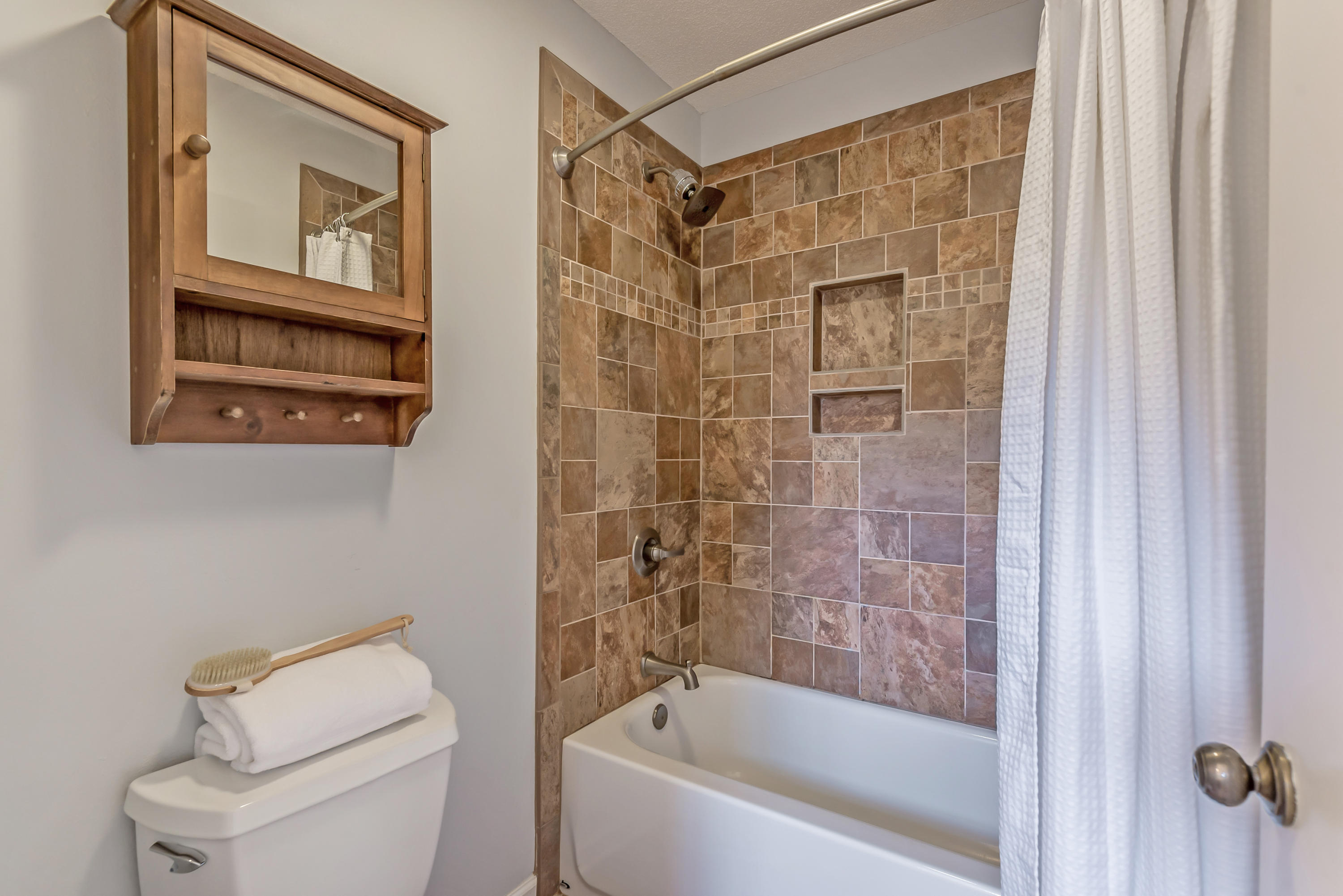 1201 Wenlock Road Knoxville, TN 37922 - Photo 15 of 24 1201Wenlock-Mastershower
