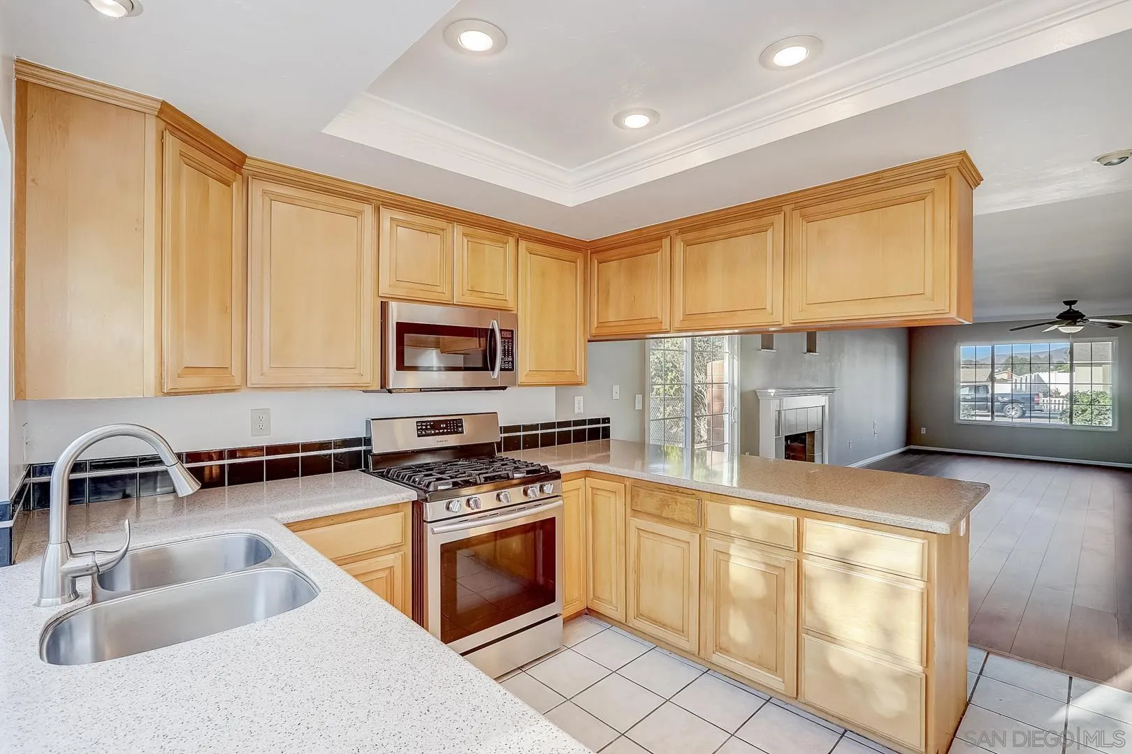 9635 Derald Road Santee, CA 92071 - Photo 4 of 25 Gallery Image 4