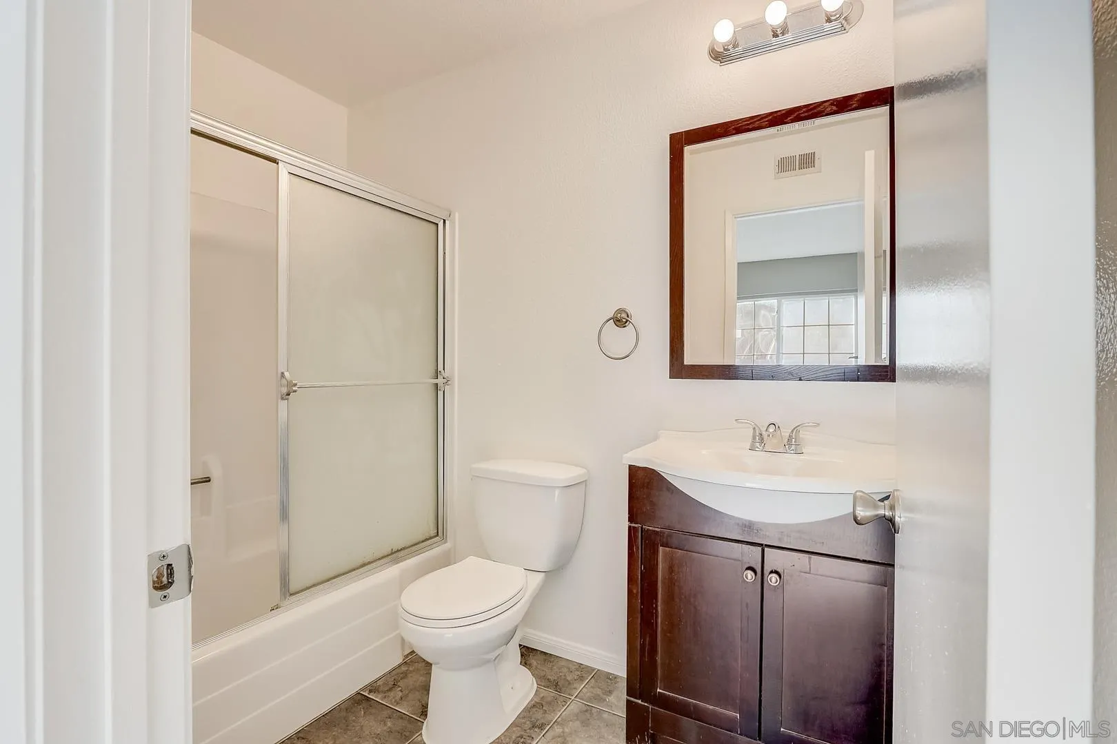 9635 Derald Road Santee, CA 92071 - Photo 8 of 25 Gallery Image 8