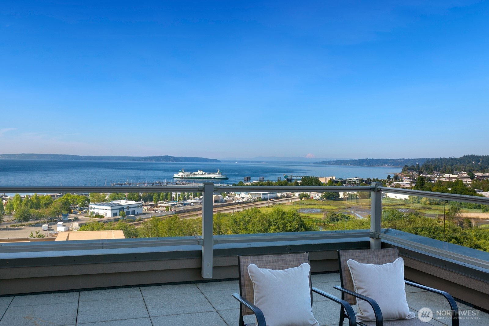 55 Pine Street, Unit 309 Edmonds, WA 98020 - Photo 2 of 40