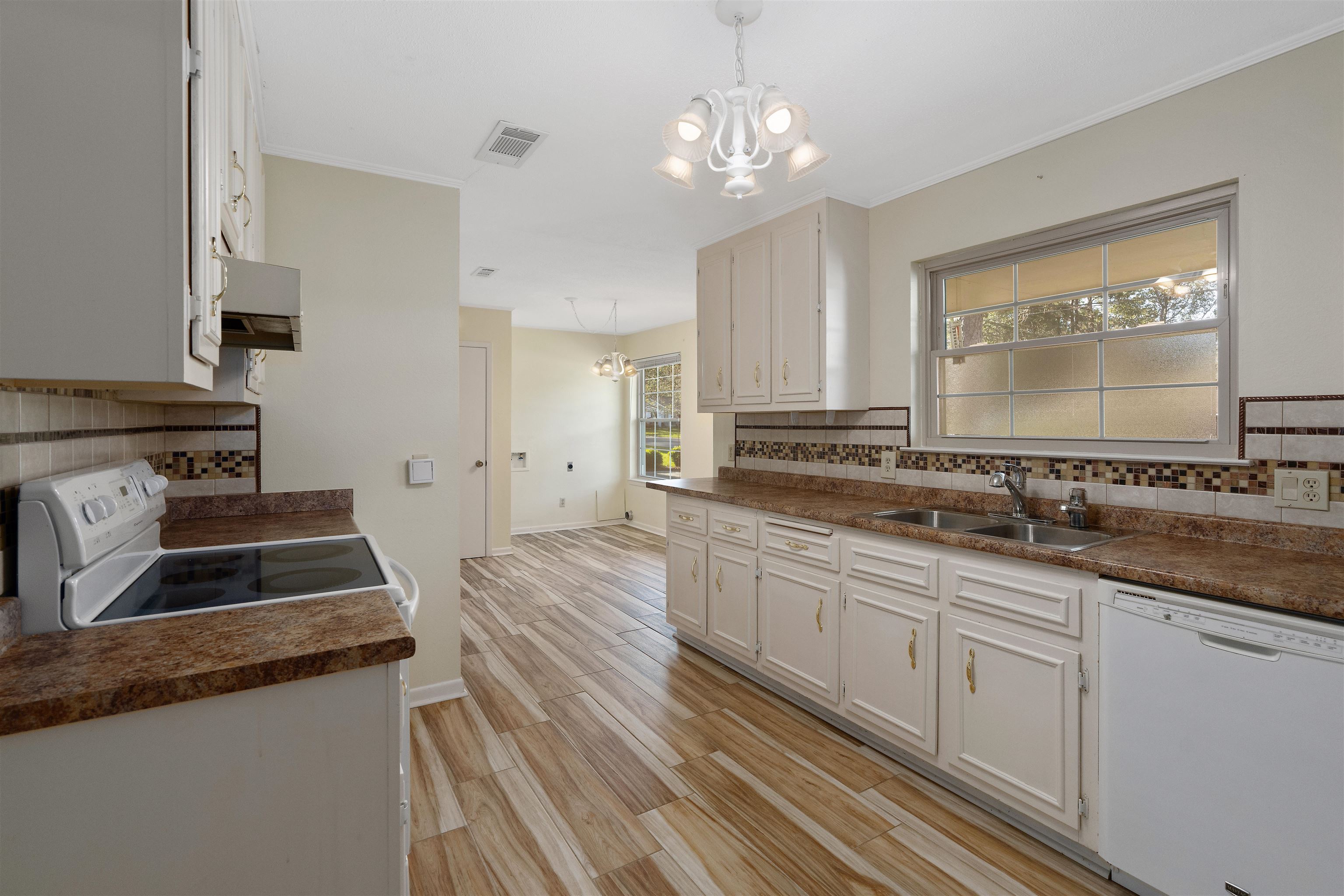 621 Spanish Main Daphne, AL 36527 - Photo 17 of 29 Kitchen