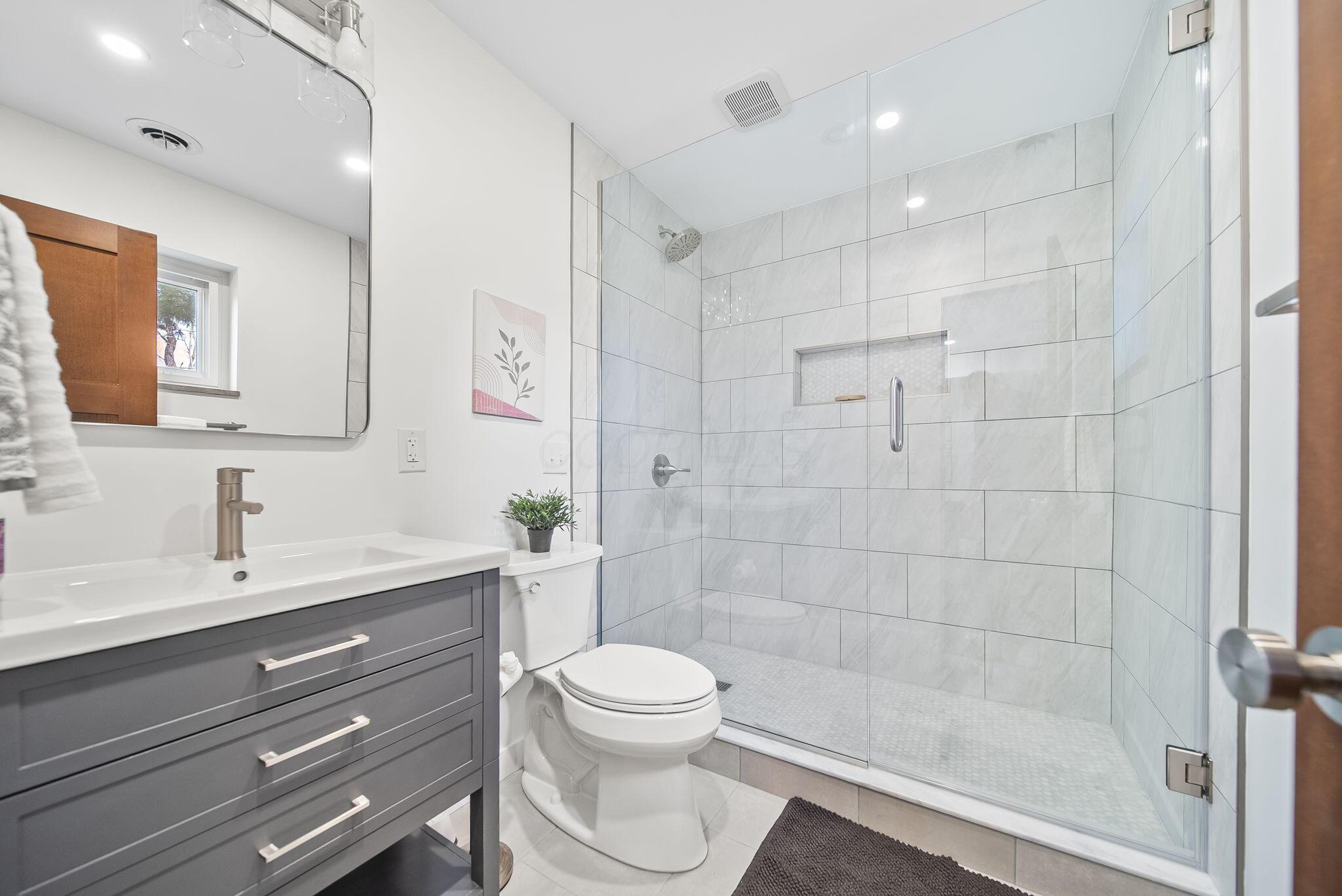 40 Chase Road Columbus, OH 43214 - Photo 10 of 42 Updated modern bathroom