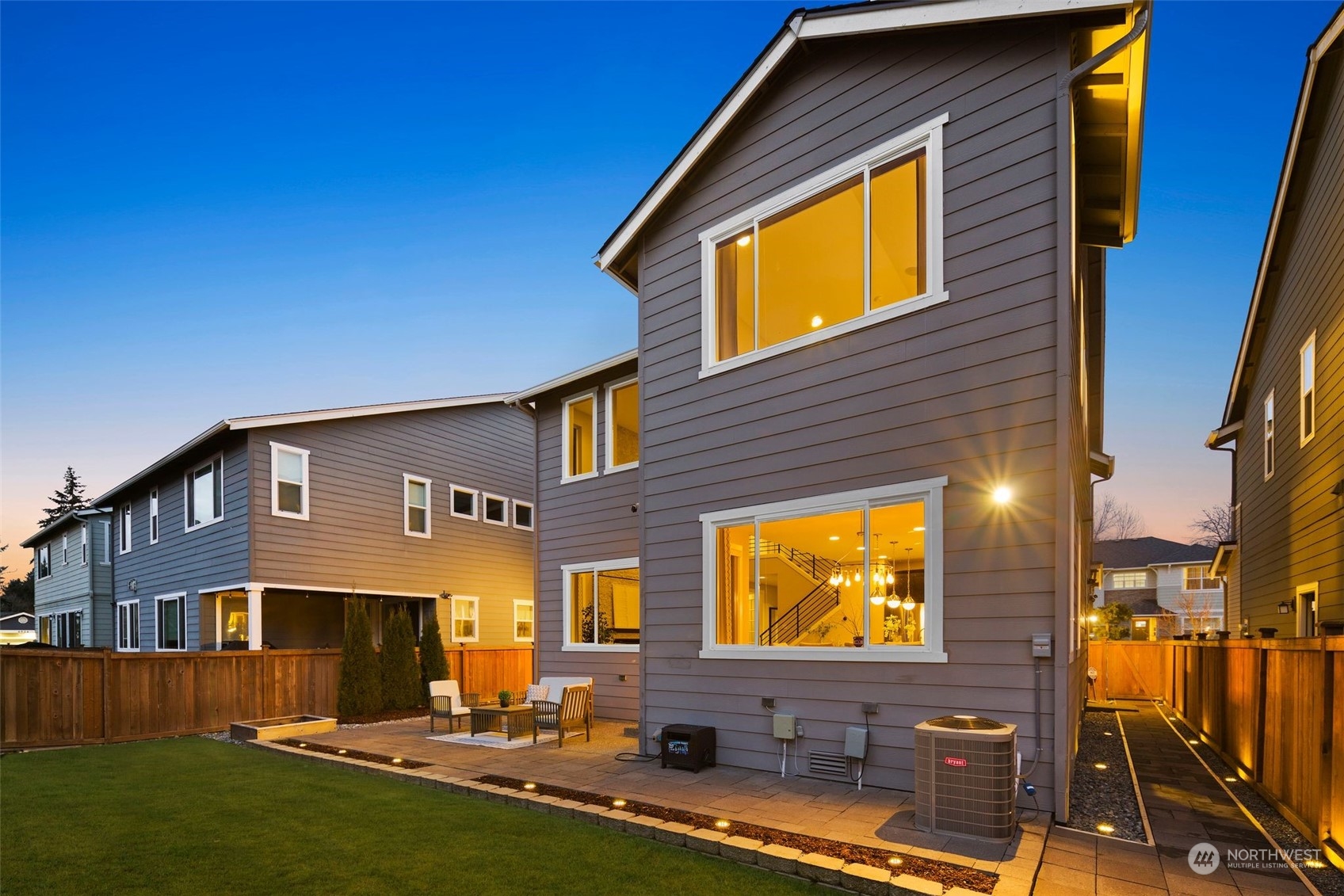 263 Graham Avenue Southeast Renton, WA 98059 - Photo 36 of 40 a front view of house with yard