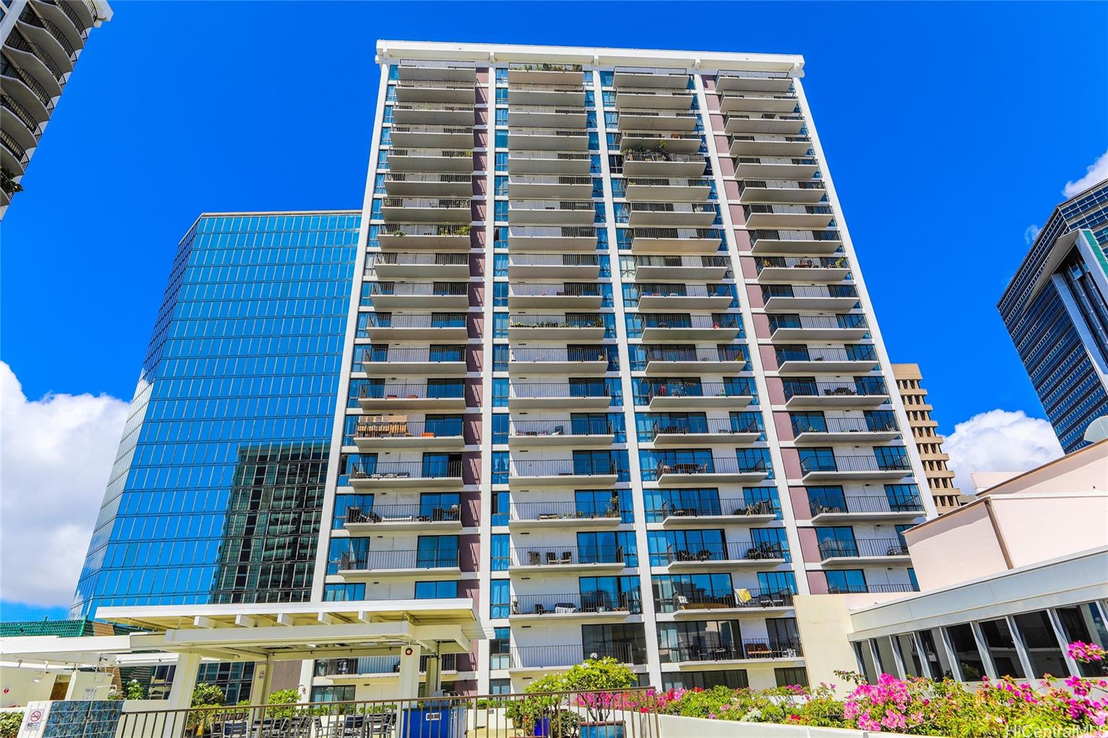 225 Queen Street, Unit 21H Honolulu, HI 96813 - Photo 23 of 25 High Floor Corner unit with panoramic views from inside & outside lanai.