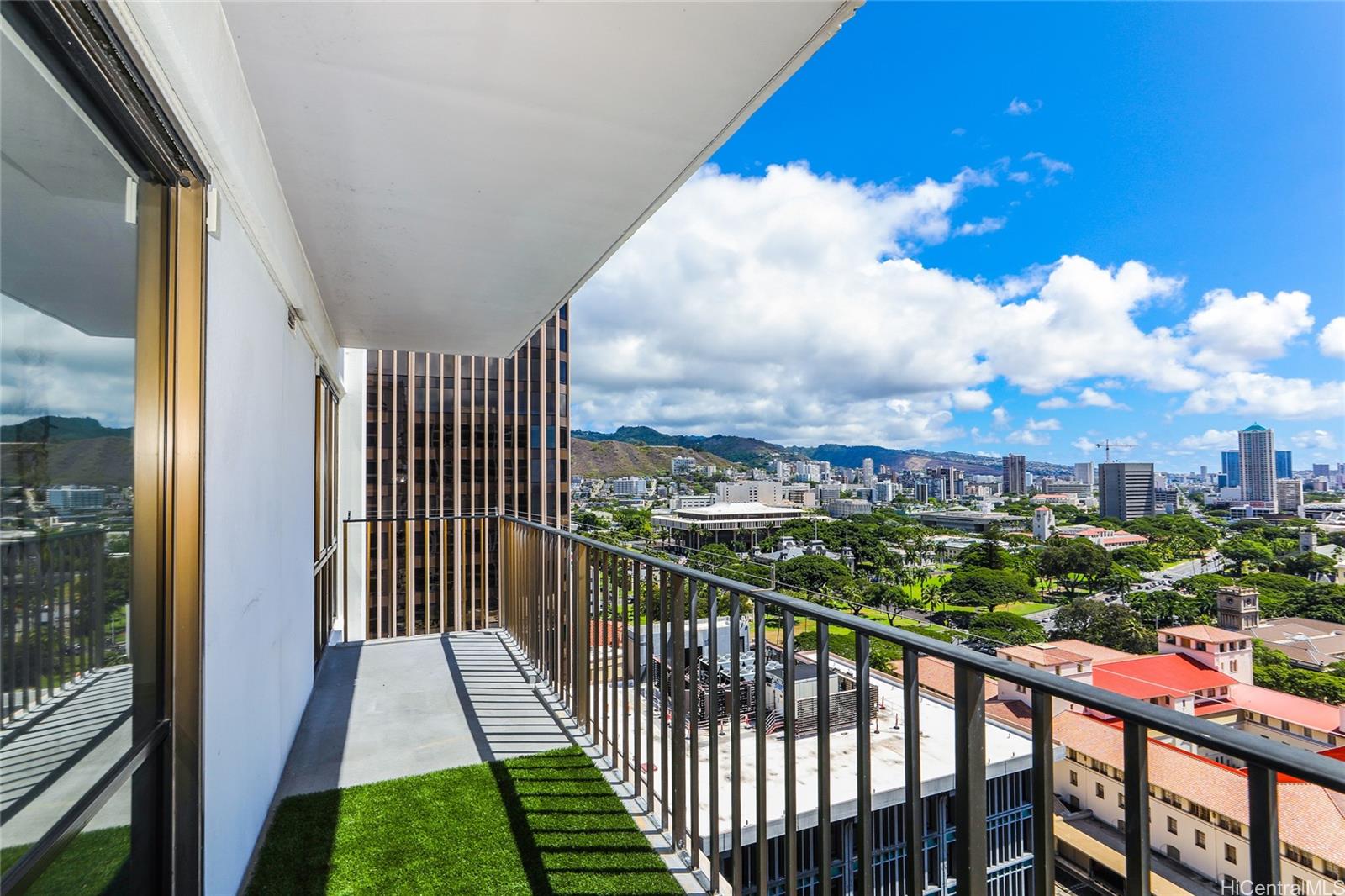 225 Queen Street, Unit 21H Honolulu, HI 96813 - Photo 6 of 25 Views of IoLani Palace