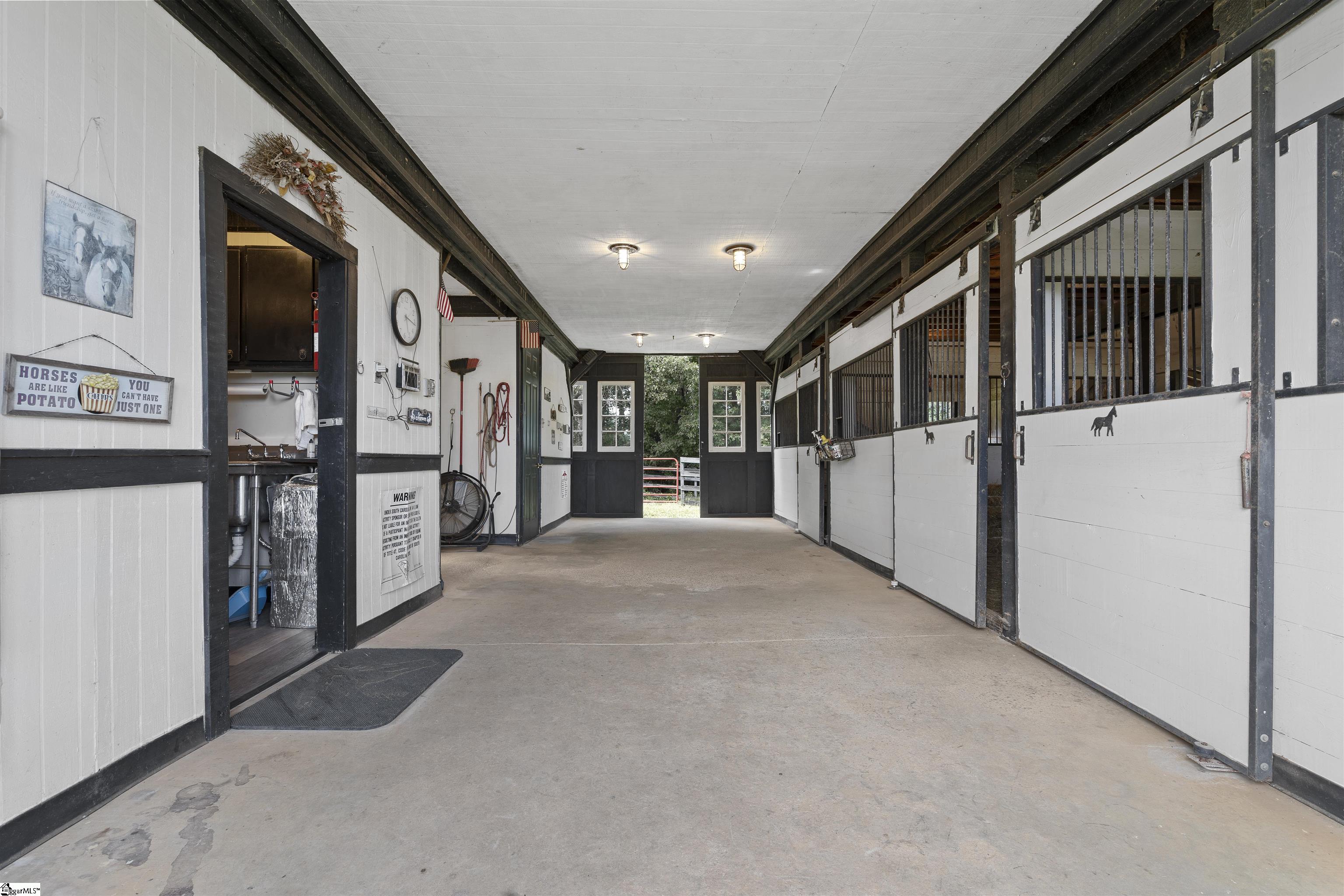 39 Ferguson Road Piedmont, SC 29673 - Photo 14 of 36 Concrete center aisle.