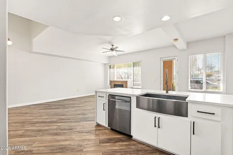 $435,000 | 16 West Encanto Boulevard, Unit 12, Phoenix, AZ 85003