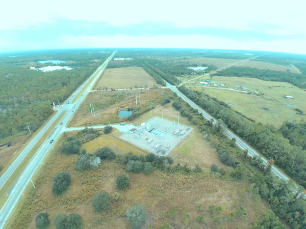 a view of a dry yard