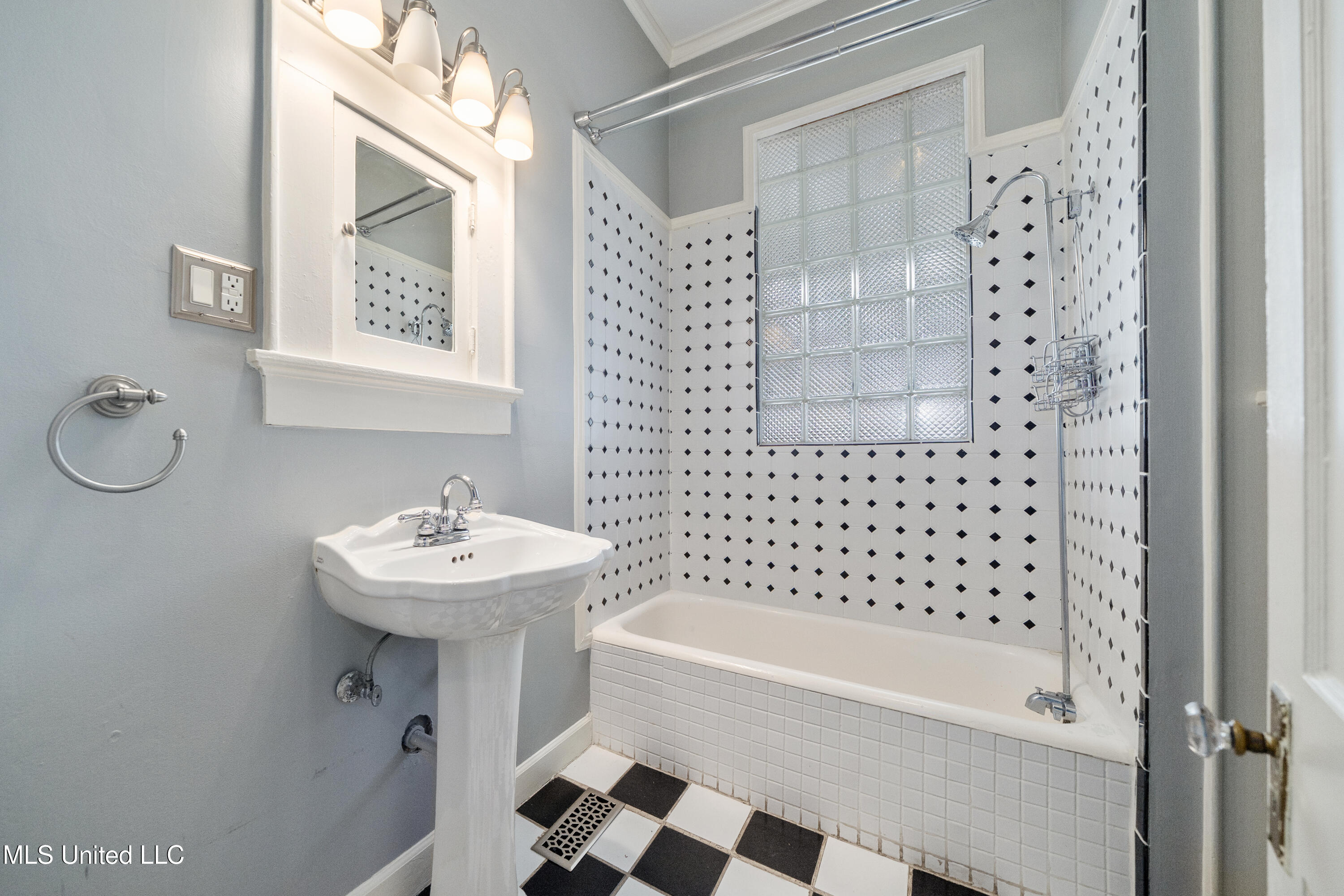 905 Franklin Street Corinth, MS 38834 - Photo 28 of 53 905FranklinSt-Interior-21