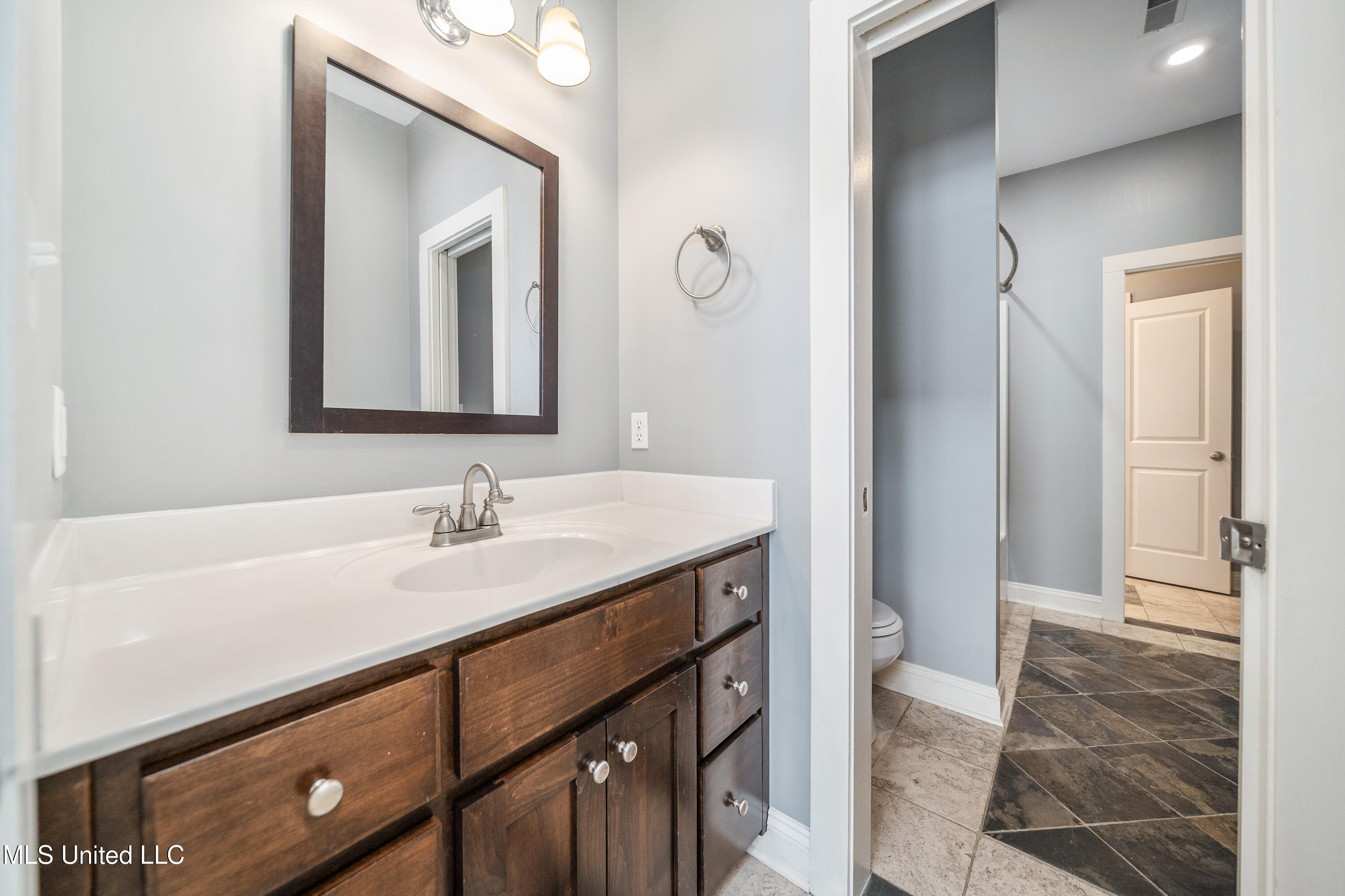 905 Franklin Street Corinth, MS 38834 - Photo 34 of 53 905FranklinSt-Interior-33