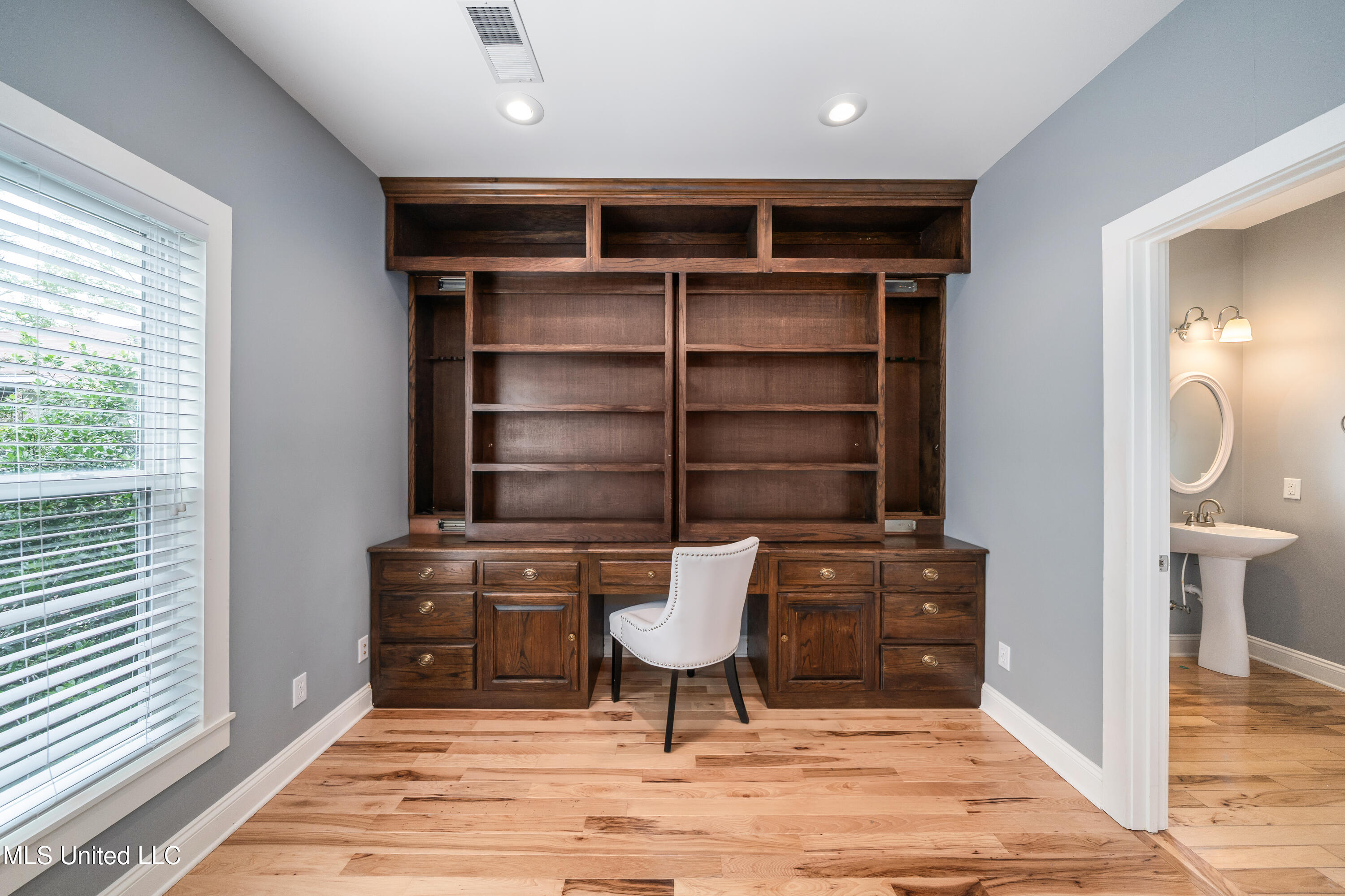 905 Franklin Street Corinth, MS 38834 - Photo 38 of 53 905FranklinSt-Interior-36