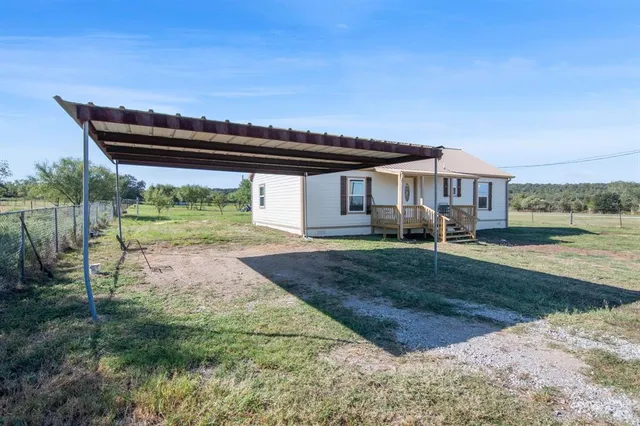 a view of a house with backyard and porch