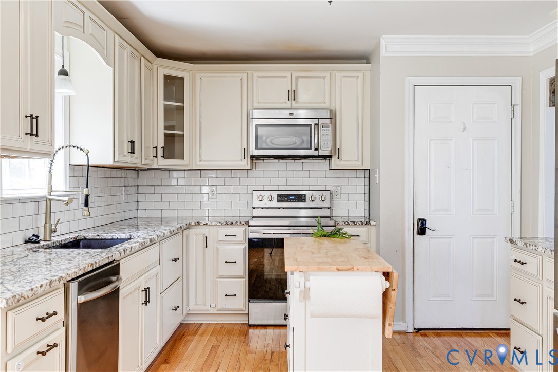 4318 Rose Glen Place Midlothian, VA 23015 - Photo 11 of 33 a kitchen with stainless steel appliances granite countertop a sink and stove top oven
