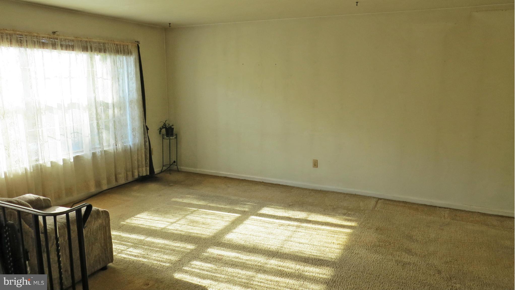14907 Schall Road Accokeek, MD 20607 - Photo 4 of 17 Living Room