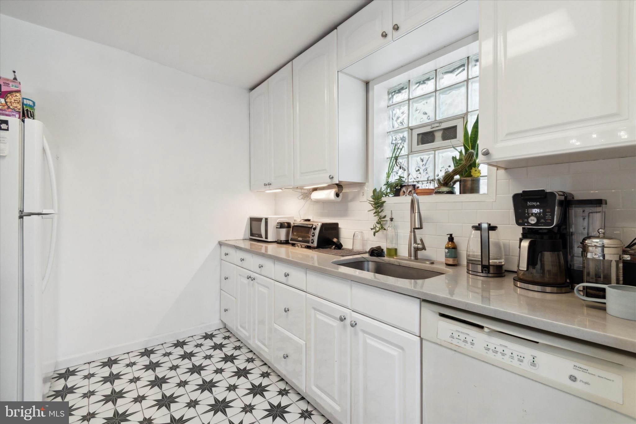 1324 Reed Street Philadelphia, PA 19147 - Photo 4 of 18