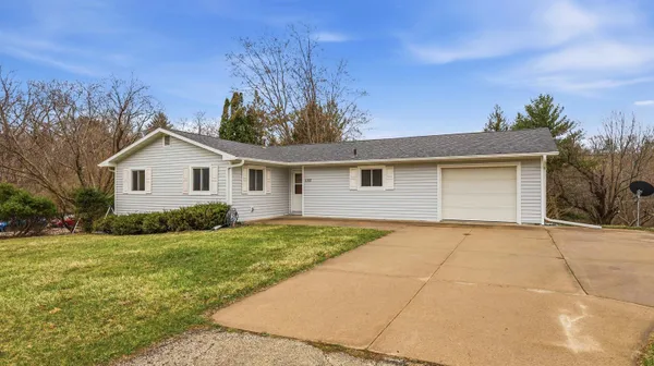 $268,900 | 1155 Sunset Drive, Platteville, WI 53818