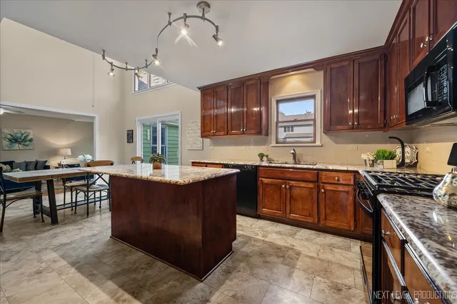 $599,999 | 473 Bond Drive, Batavia, IL 60510