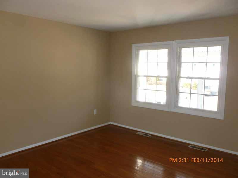 935 Fall Ridge Way Gambrills, MD 21054 - Photo 2 of 25 Living Room