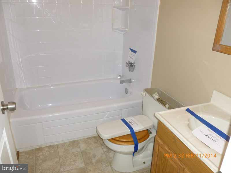 935 Fall Ridge Way Gambrills, MD 21054 - Photo 13 of 25 Upper Level Bath