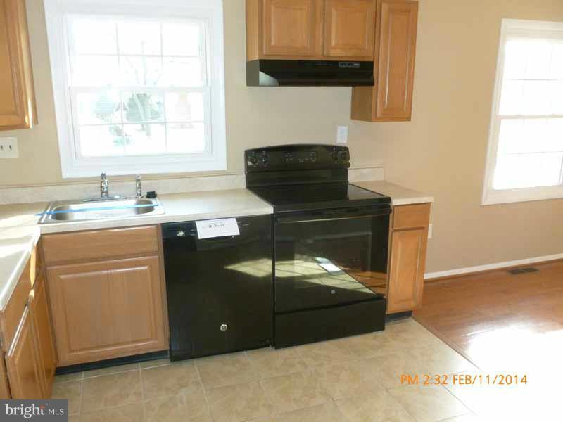 935 Fall Ridge Way Gambrills, MD 21054 - Photo 7 of 25 Kitchen