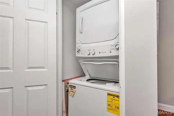 $2,095 | 7557 Buckingham Drive, St. Louis, MO 63105